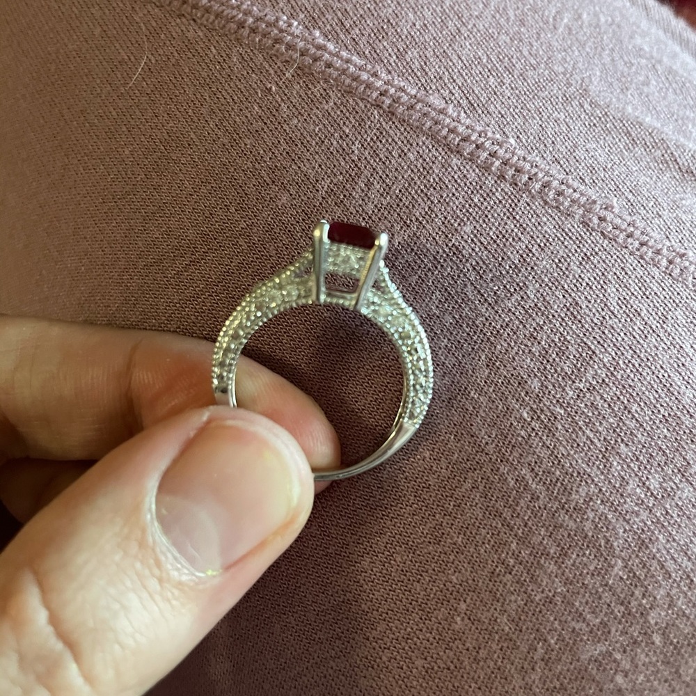 Beautiful Ruby ring (Sz 8) - Picture 5 of 8